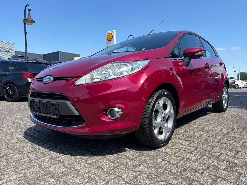 Gebraucht Ford Fiesta Ambiente 82 PS (60 kW) 2008 Rot Kleinwagen