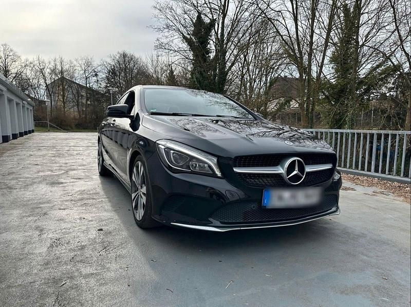 Gebraucht Mercedes CLA200 Urban 136 PS (100 kW) 2017 Schwarz Coupé