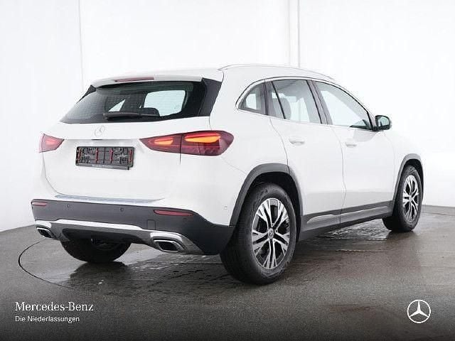 Weiß Gebraucht 2024 Mercedes GLA200 Advanced SUV | 36.790 € (Guter Preis) - Bild 1/4