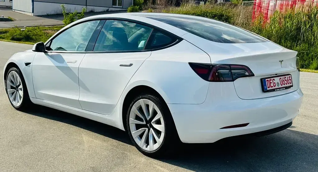 Gebraucht Tesla Model 3 366 kW (498 PS) 2022 Weiß Limousine