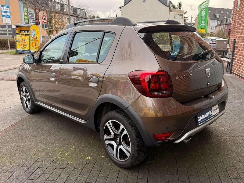 Gebraucht Dacia Sandero Stepway 95 PS (69 kW) 2016 Nerzbraun (metallic) Kleinwagen