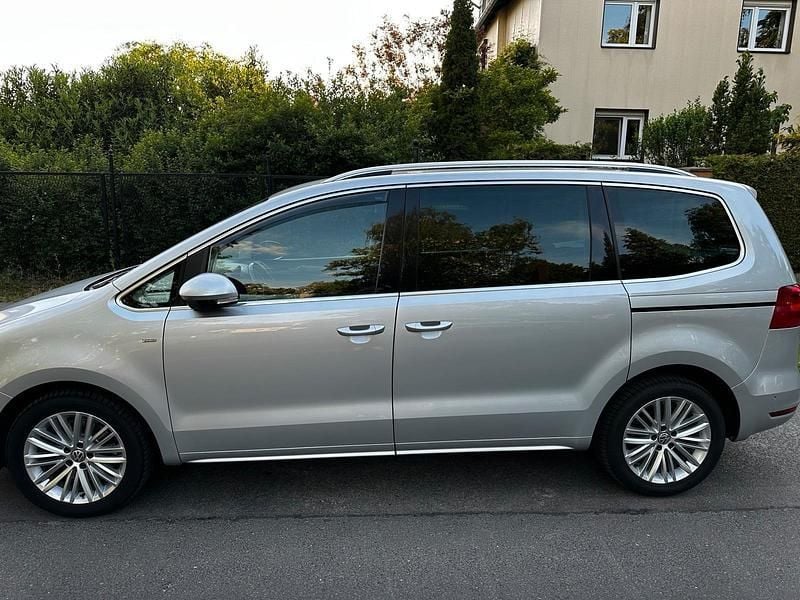 Silber Gebraucht 2015 VW Sharan Cup Van / Kleinbus | 19.900 € (Fairer Preis) - Bild 1/4