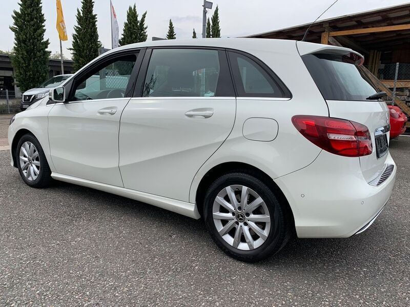 Gebraucht Mercedes B200 Style 136 PS (100 kW) 2018 Weiß Kleinwagen