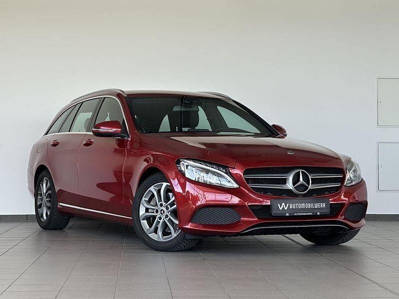 Używany Mercedes C250 211 KM (155 kW) 2017 Czerwony Kombi