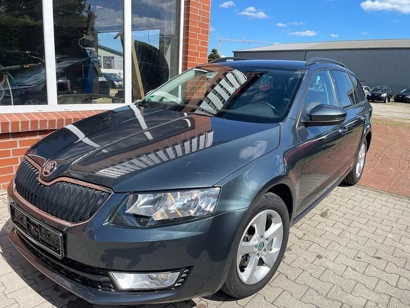 Grau Gebraucht 2016 Skoda Octavia Ambition Kombi | 12.999 € (Guter Preis) - Bild 1/4