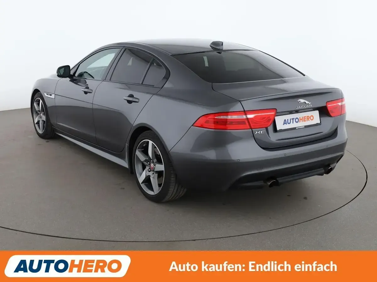 Gebraucht Jaguar XE R-Sport 200 PS (147 kW) 2018 Grau Limousine