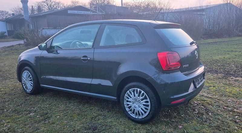 Gebraucht VW Polo 90 PS (66 kW) 2015 Grau Kleinwagen