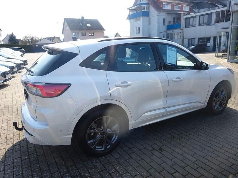 Gebraucht Ford Kuga ST-Line 150 PS (110 kW) 2023 Weiß SUV