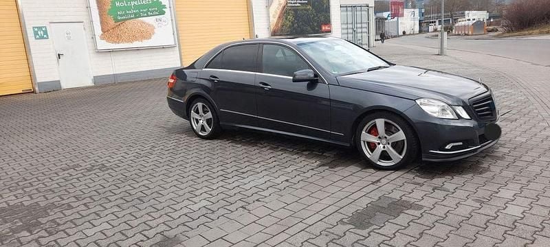 Gebraucht Mercedes E500 387 PS (284 kW) 2010 Grau Limousine