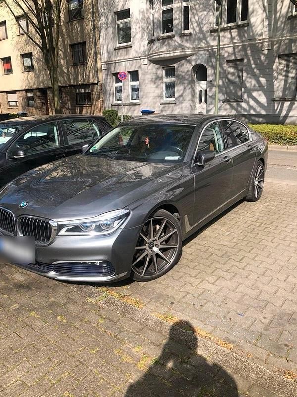 Gebraucht BMW 730 265 PS (194 kW) 2016 Grau Limousine