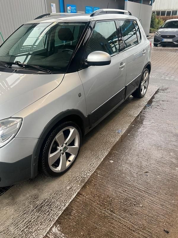 Gebraucht Skoda Fabia 86 PS (63 kW) 2011 Silber Kleinwagen