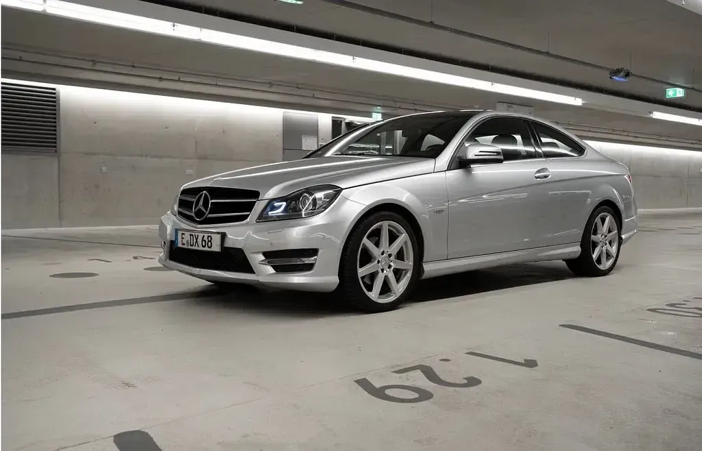 Gebraucht Mercedes C220 AMG 170 PS (125 kW) 2014 Silber Coupé