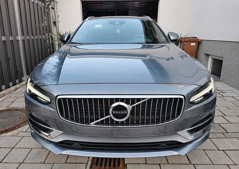 Grau Gebraucht 2019 Volvo V90 Inscription Kombi | 21.990 € - Bild 1/4