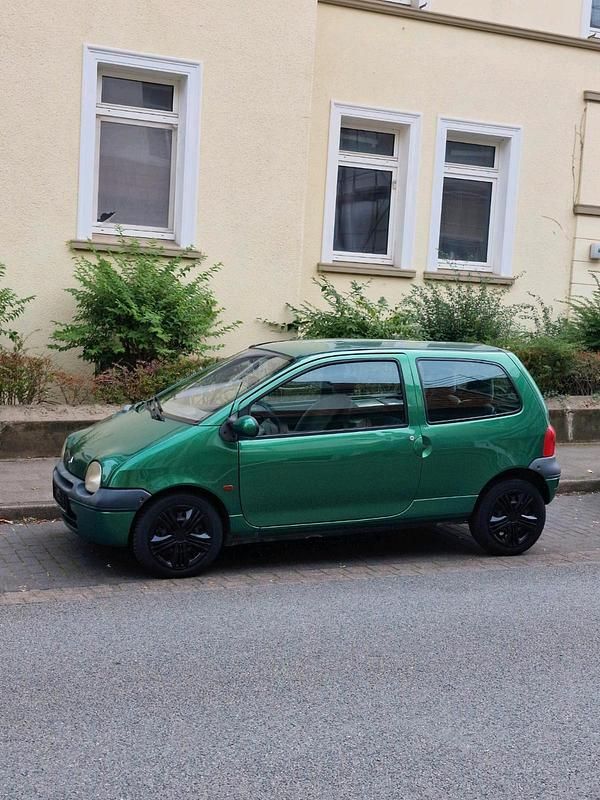 Grün Gebraucht 2001 Renault Twingo Kleinwagen | 900 € (Fairer Preis) - Bild 1/4