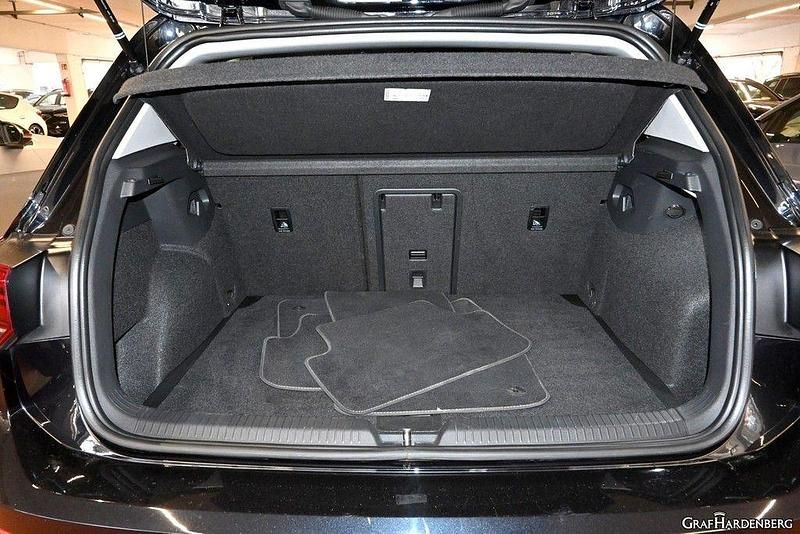 Gebraucht VW Golf VIII Active 150 PS (110 kW) 2023 Schwarz Limousine