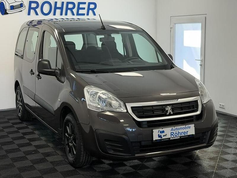Gebraucht Peugeot TePee Active 99 PS (72 kW) 2018 Grau Van / Kleinbus