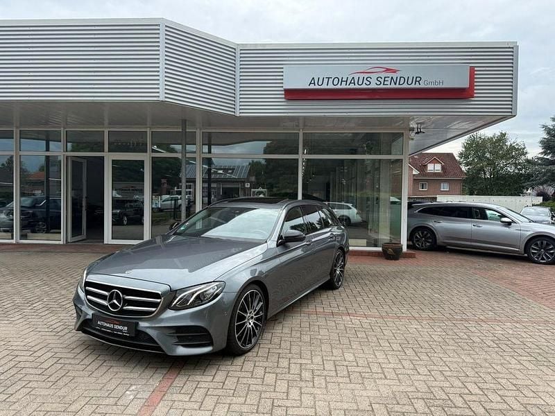 Grau Gebraucht 2019 Mercedes E350 AMG Limousine | 24.390 € (Superpreis) - Bild 1/4