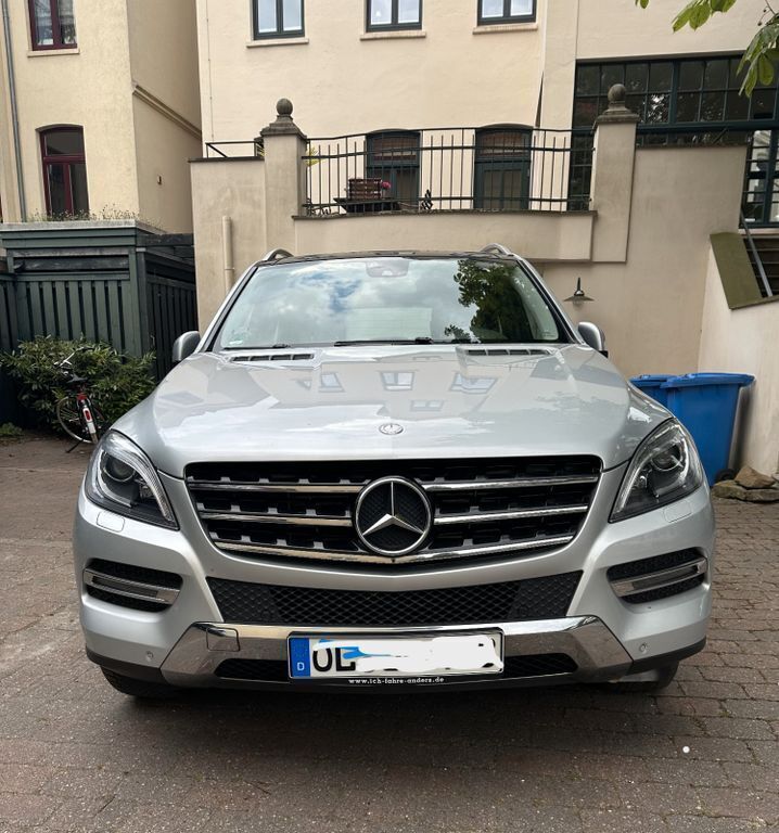 Silber Gebraucht 2013 Mercedes ML250 SUV | 20.400 € (Fairer Preis) - Bild 1/4