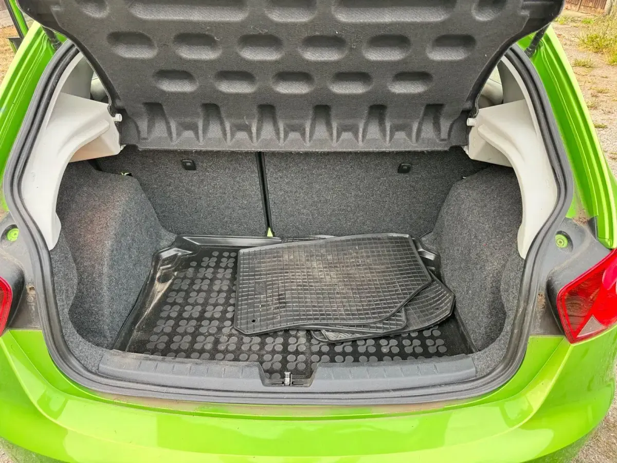 Gebraucht Seat Ibiza Reference 69 PS (50 kW) 2012 Grün Kleinwagen