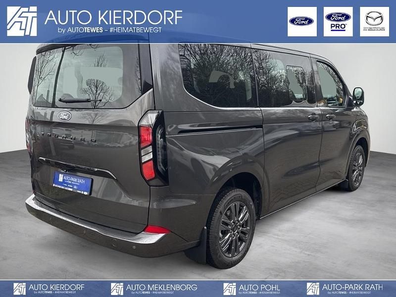 Neu Ford Tourneo Titanium 150 PS (110 kW) 2026 Grau Van / Kleinbus