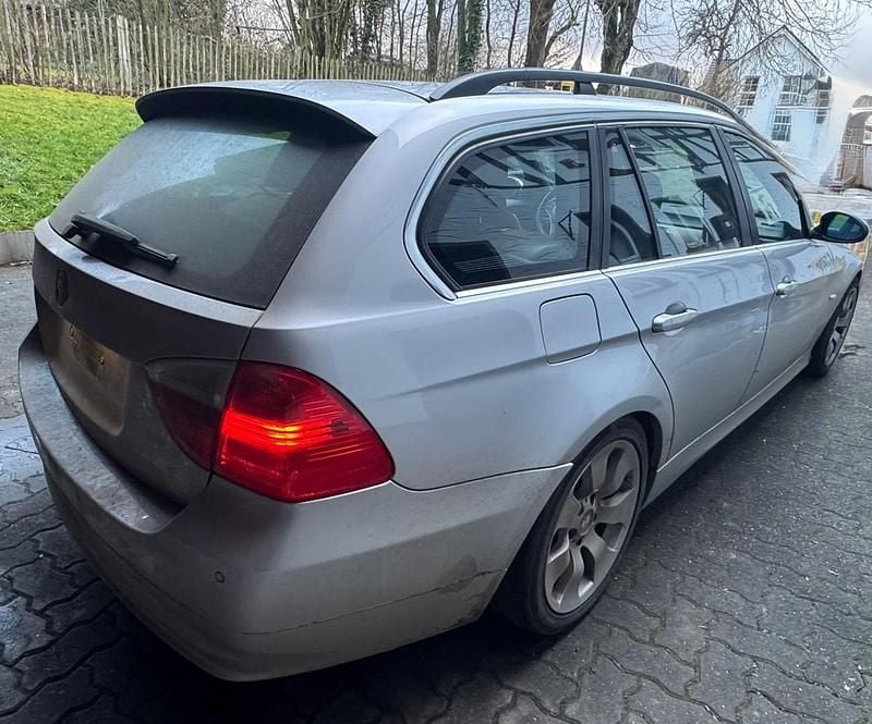 Gebraucht BMW 325 197 PS (144 kW) 2008 Grau Kombi