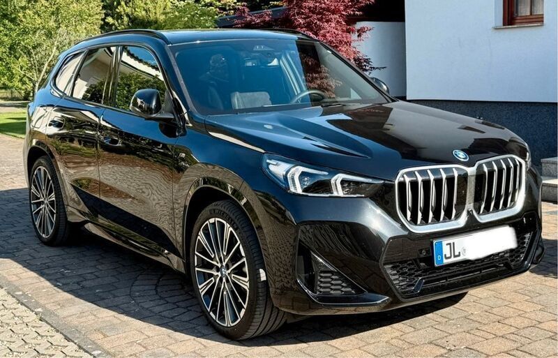 Schwarz Gebraucht 2024 BMW X1 Comfort Edition SUV | 49.800 € (Fairer Preis) - Bild 1/4