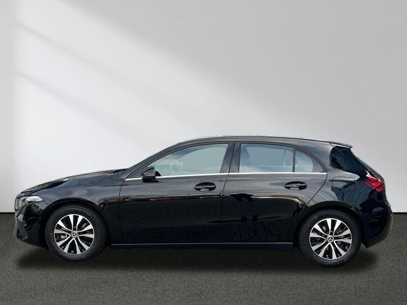 Gebraucht Mercedes A180 136 PS (100 kW) 2023 Schwarz Limousine