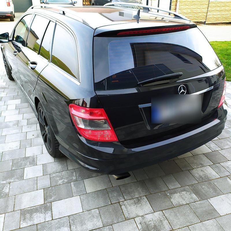 Gebraucht Mercedes C200 136 PS (100 kW) 2011 Schwarz Kombi