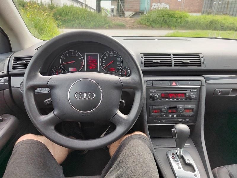 Gebraucht Audi A4 130 PS (95 kW) 2003 Silber Limousine