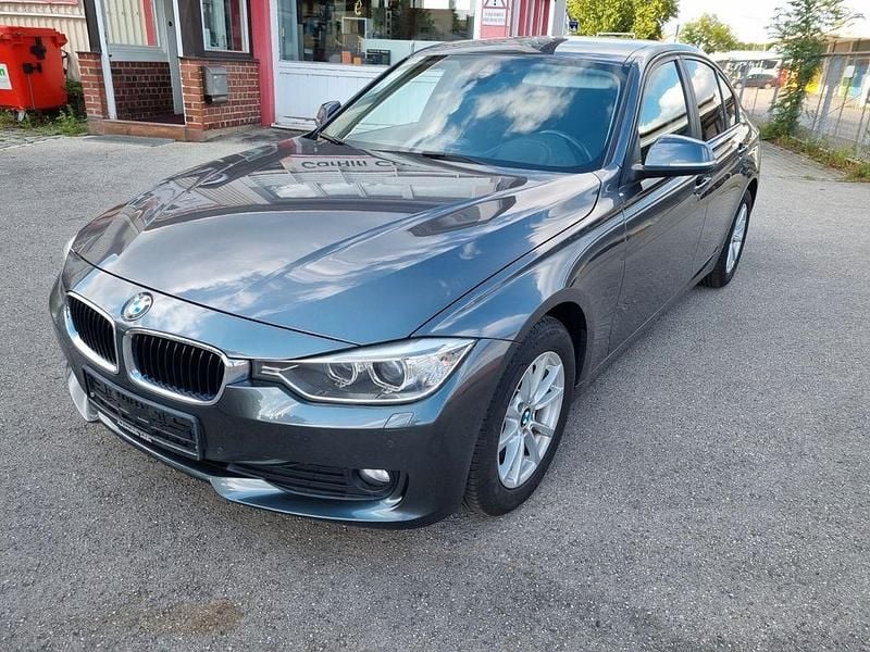 Grau Gebraucht 2014 BMW 320 Limousine | 8.900 € (Guter Preis) - Bild 1/4