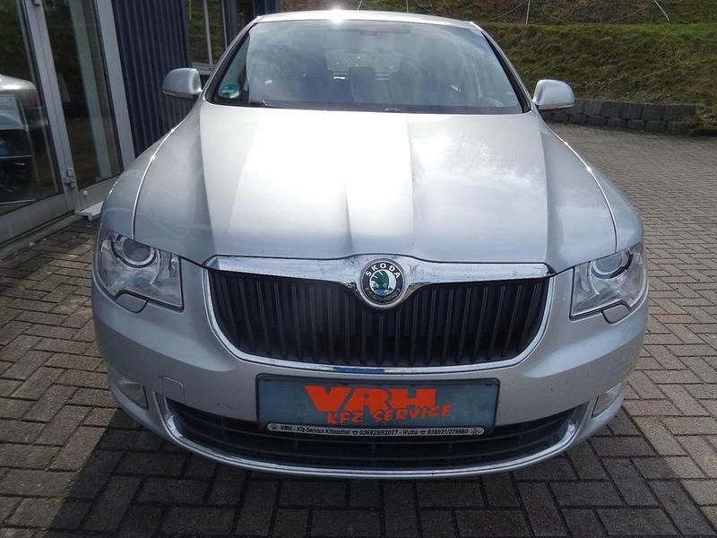 Gebraucht Skoda Superb Ambition 160 PS (117 kW) 2010 Silber Limousine