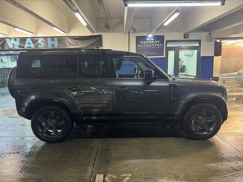 Gebraucht Land Rover Defender SE Dynamic 249 PS (183 kW) 2025 Grau SUV