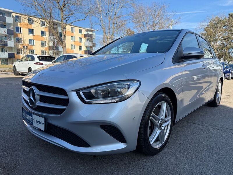 Iridiumsilber metalliclack Gebraucht 2022 Mercedes B220 Van / Kleinbus | 24.950 € (Superpreis) - Bild 1/2