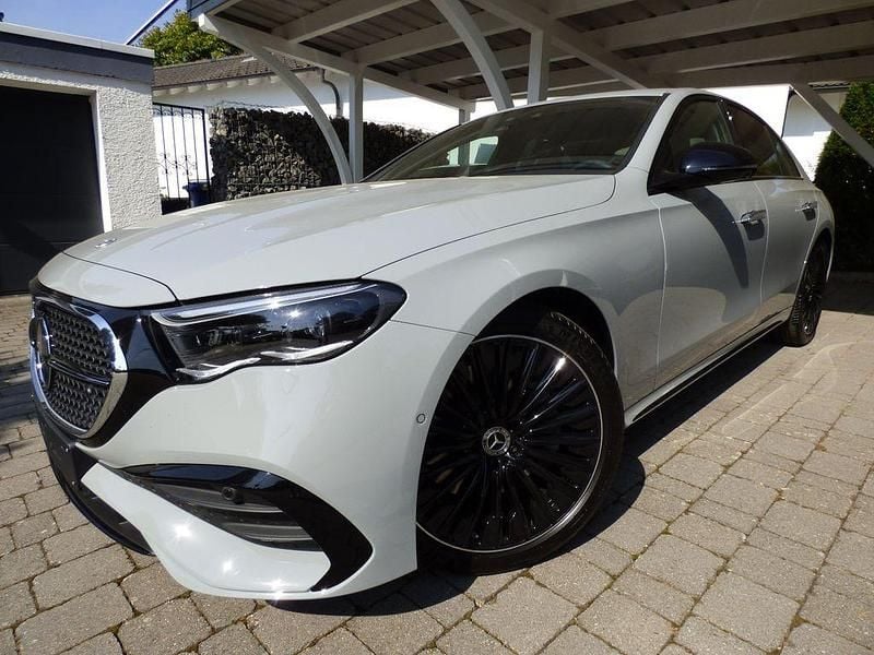 Grau Gebraucht 2024 Mercedes E200 AMG Line Premium Limousine | 64.990 € (Superpreis) - Bild 1/4
