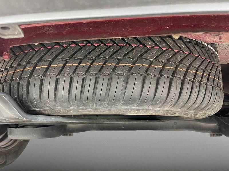 Gebraucht VW Caddy Basis 102 PS (75 kW) 2023 Fortanarot metallic Van / Kleinbus