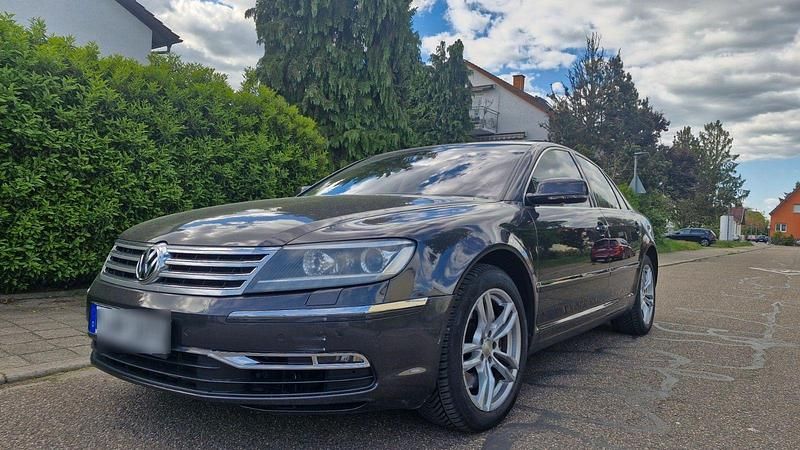 Grau Gebraucht 2012 VW Phaeton Limousine | 12.450 € (Guter Preis) - Bild 1/4