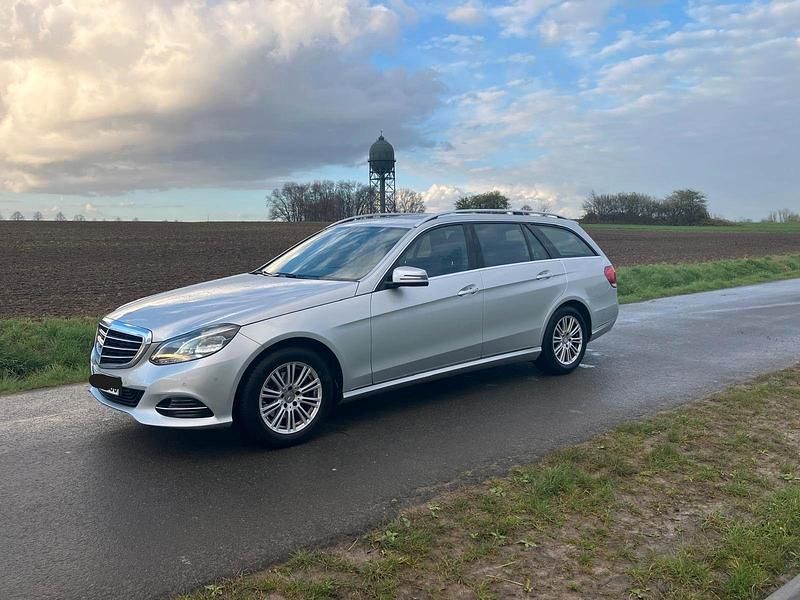 Gebraucht Mercedes E220 170 PS (125 kW) 2014 Silber Kombi