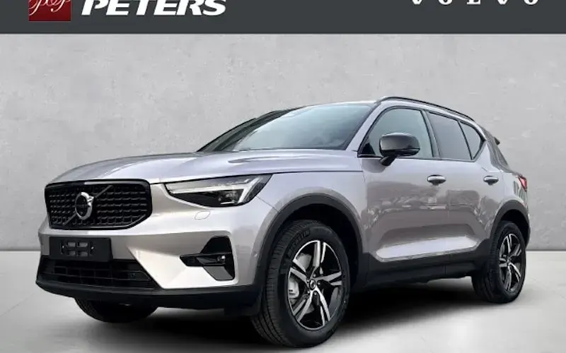 Neu Volvo XC40 Plus 197 PS (144 kW) 2026 Silber SUV