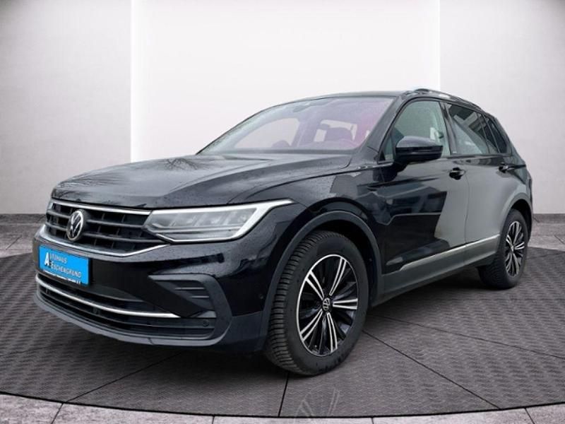 Gebraucht VW Tiguan Active 150 PS (110 kW) 2021 Deep black perleffekt (metallic) SUV