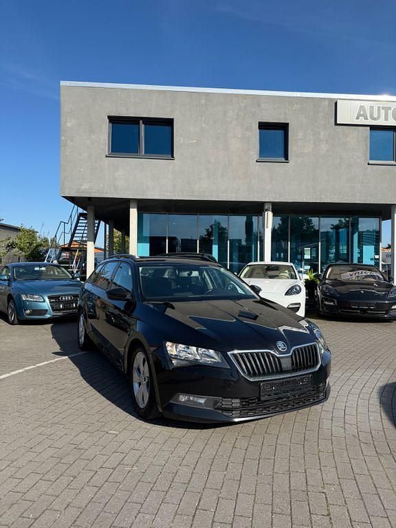 Schwarz Gebraucht 2017 Skoda Superb Active Kombi | 9.990 € (Superpreis) - Bild 1/4
