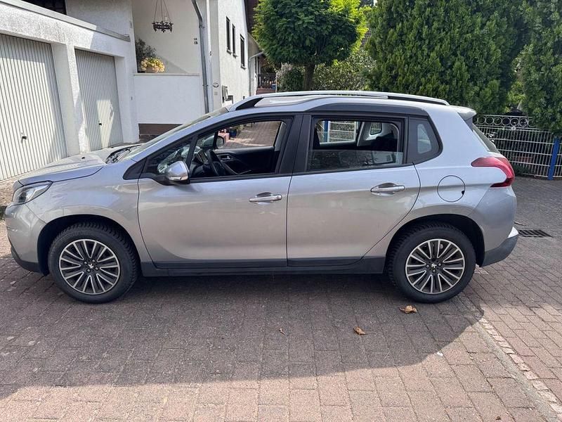 Silber Gebraucht 2018 Peugeot 2008 Allure SUV | 9.990 € (Fairer Preis) - Bild 1/4