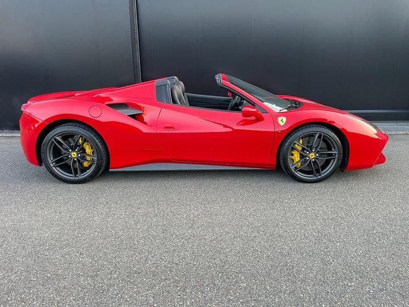 Gebraucht Ferrari 488 669 PS (492 kW) 2017 Rot Cabrio