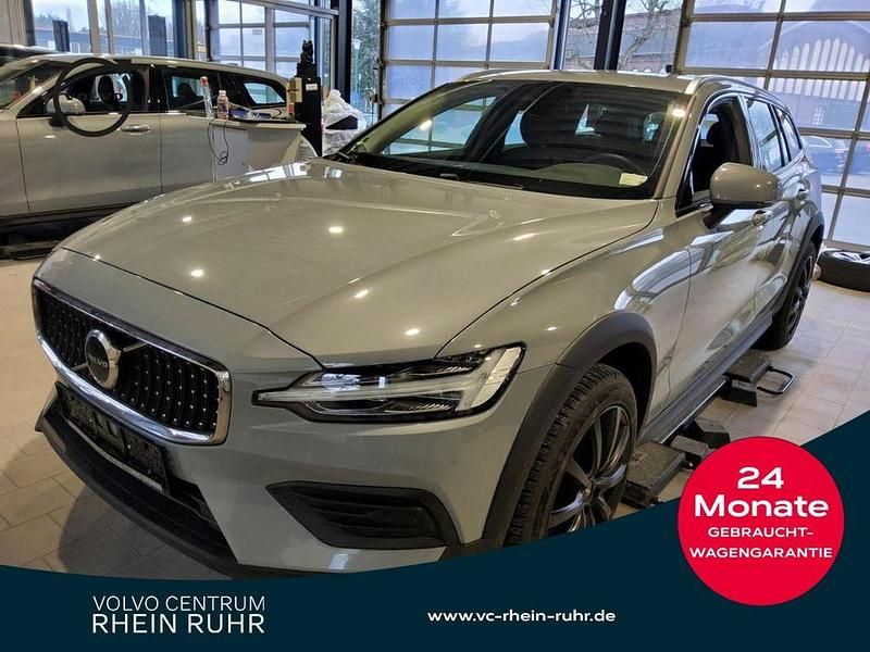 Grau vapour grey / metallic Gebraucht 2024 Volvo V60 CC Plus Kombi | 35.890 € (Guter Preis) - Bild 1/2