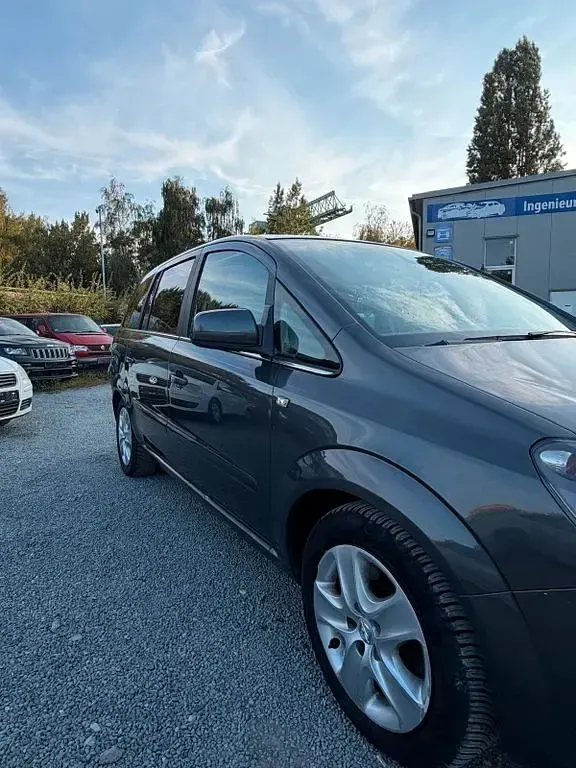 Gebraucht Opel Zafira Design Edition 125 PS (91 kW) 2011 Grau Van / Kleinbus