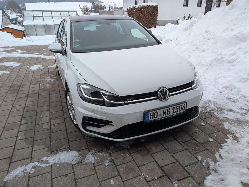 Weiß Gebraucht 2018 VW Golf Comfortline Limousine | 15.990 € (Guter Preis) - Bild 1/4