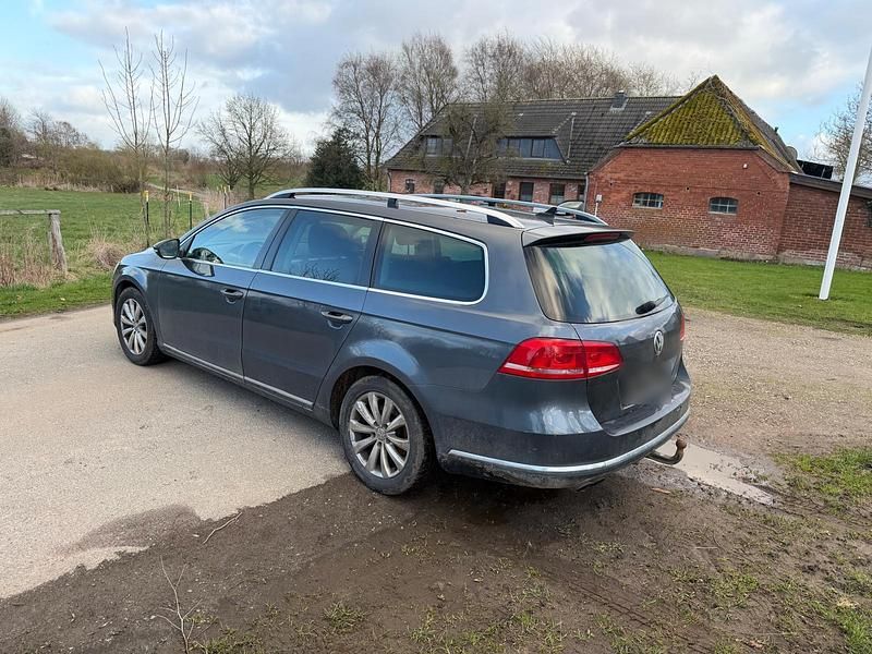 Gebraucht VW Passat 140 PS (102 kW) 2012 Grau Kombi