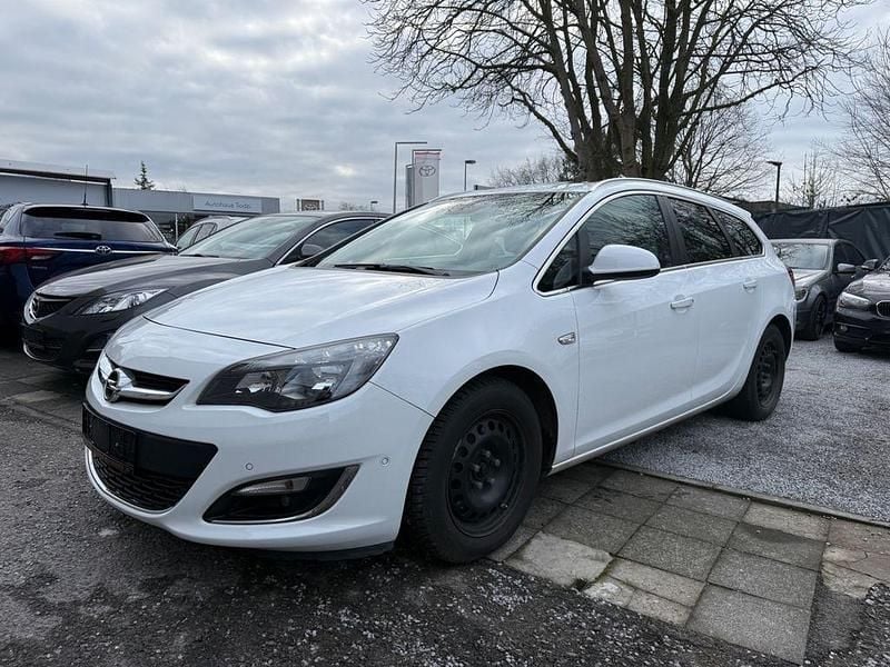 Weiß Gebraucht 2014 Opel Astra Exklusiv Kombi | 5.499 € (Guter Preis) - Bild 1/4