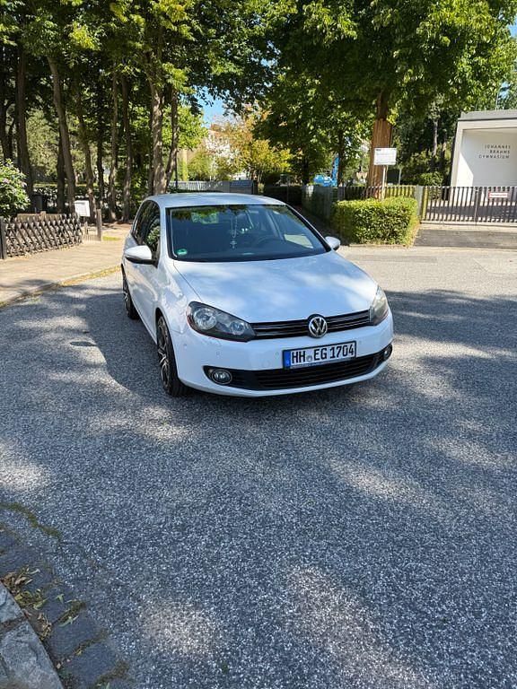 Weiß Gebraucht 2010 VW Golf VI Team Limousine | 6.500 € (Etwas zu teuer) - Bild 1/4