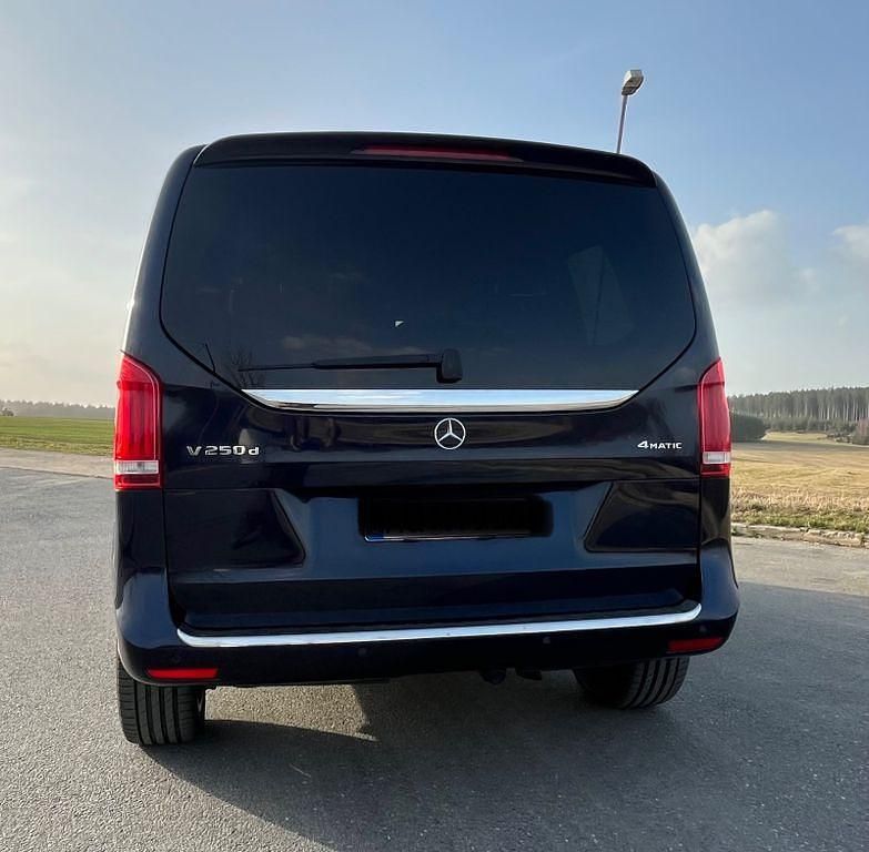Gebraucht Mercedes V250 AMG line 190 PS (139 kW) 2017 Blau Van / Kleinbus