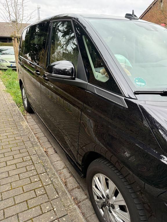 Gebraucht VW Multivan Life 150 PS (110 kW) 2023 Schwarz Van